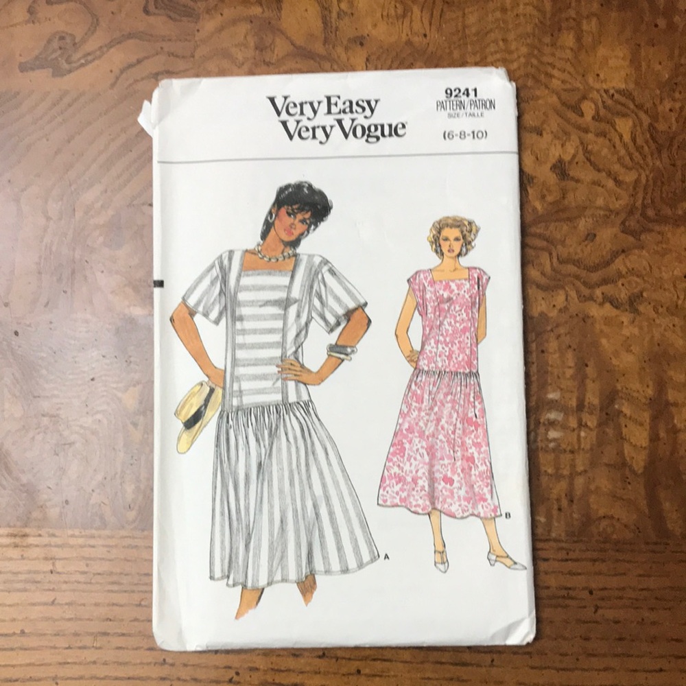 1985 Vintage Very Easy Vogue Loose-fitting Dress Sewing Pattern #9241 Size 6, 8